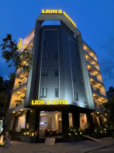a hotel with a sign that reads lion and hotel at LION 5 HOTEL in Can Tho