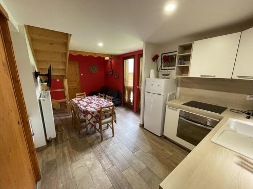 Duplex rénové 2 chambres, proche pistes, navette et gare, avec wifi et équipements complets - FR-1-787-4