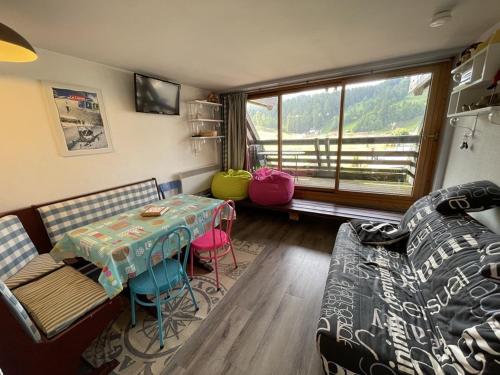 Studio confortable avec balcon plein sud, à côté des pistes et commerces - FR-1-787-23