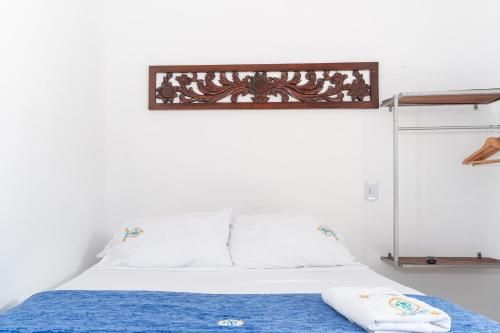 a bedroom with a bed with a blue blanket at Casa Hotel Victoria Real in Mariquita