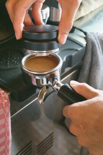 a person is using a coffee pot on a stove at La Bella - Hotel Villa & Spa in Gili Trawangan