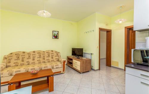 1 Bedroom Cozy Apartment In Pula