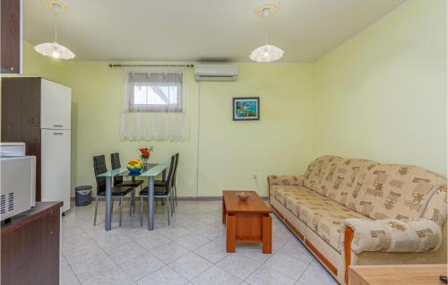 1 Bedroom Cozy Apartment In Pula