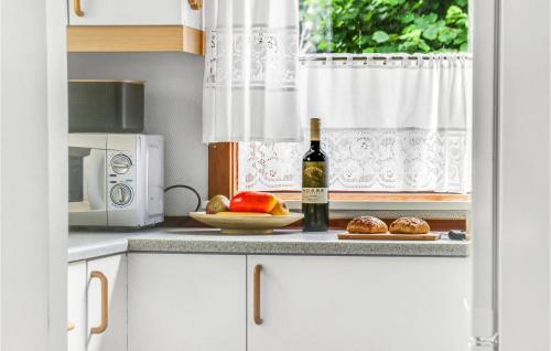 Dapur atau dapur kecil di 4 Bedroom Awesome Home In Skibby