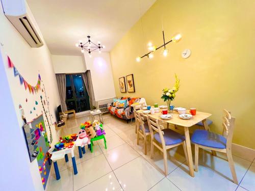 Galería fotográfica de Legoland - HappyWonder Suite for Family ,Cozy, Wifi with Nice Garden Pool View! en Nusajaya