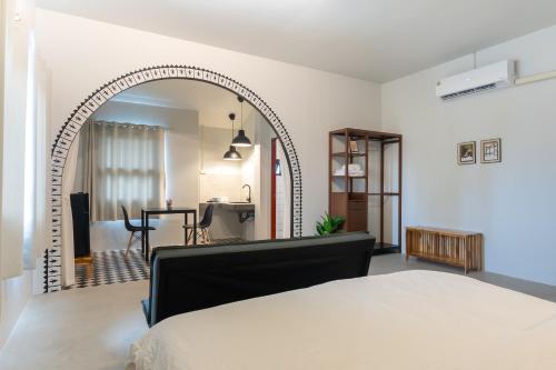 เตียงในห้องที่ Baan Old Town Boutique Stay, Phuket Town