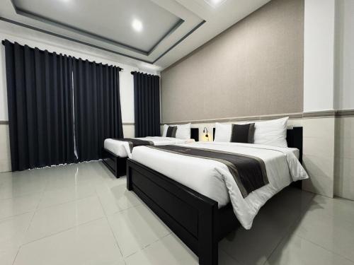Ένα ή περισσότερα κρεβάτια σε δωμάτιο στο LION 7 HOTEL