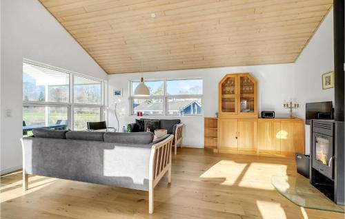 a living room with a couch and a tv at Stunning Home In Skals With Sauna in Hjarbæk