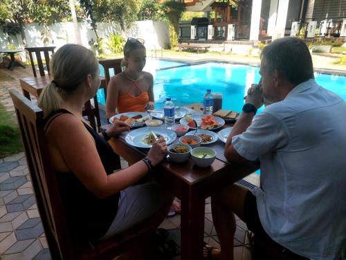 Jídlo v hotelu nebo okolí