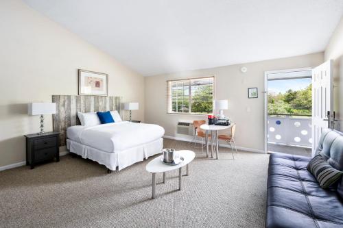 a bedroom with a bed and a couch at The Atlantic in Southampton