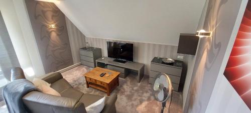 Televisyen dan/atau pusat hiburan di Ferienwohnung Eiderwiese