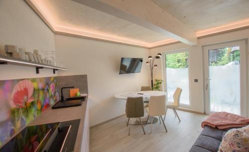 Garten Appartement Harmonyにあるテレビまたはエンターテインメントセンター