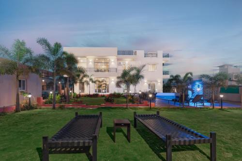 Κήπος έξω από το EKO STAY - Octagon Farms Villa