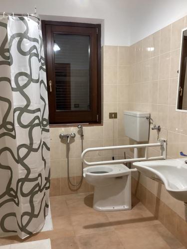 a bathroom with a toilet and a sink at La Locanda del Brigante in Farindola
