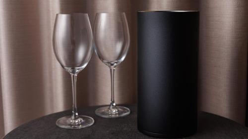 two champagne glasses and a black vase on a table at JR East Hotel Mets Premier Akihabara in Tokyo