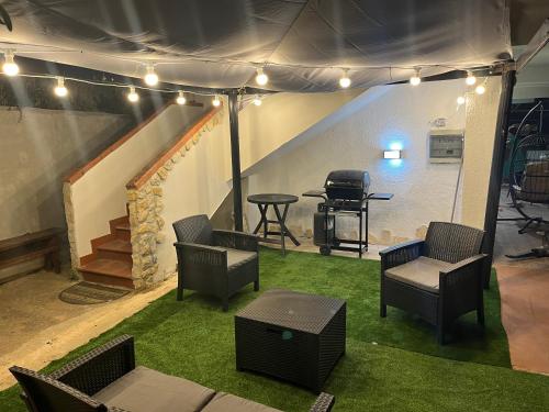 a tent with chairs and a table in a room at Villino Anna e Pippino in Calatafimi