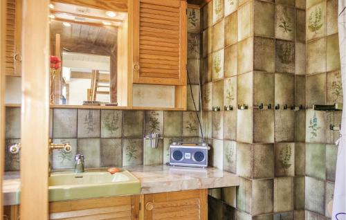 スヴァネケにあるStunning Home In Svaneke With Kitchenのギャラリーの写真