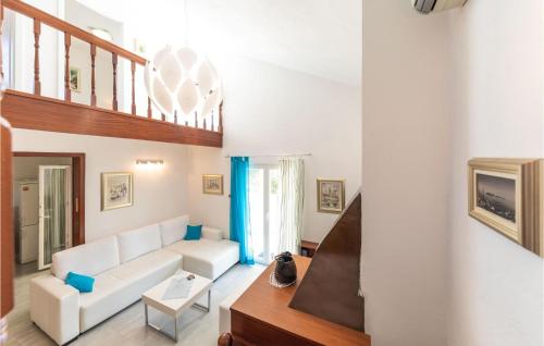 Beach Front Home In Okrug Gornji