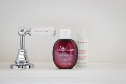 a bottle of balm detergent and a bottle of soap at Hotel Villa Bonnie in Knokke-Heist