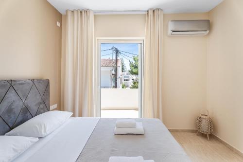 Ένα ή περισσότερα κρεβάτια σε δωμάτιο στο NK Suites
