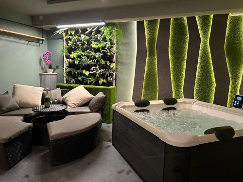 LEO Apartment Suite & Private SPA Zone - Old City