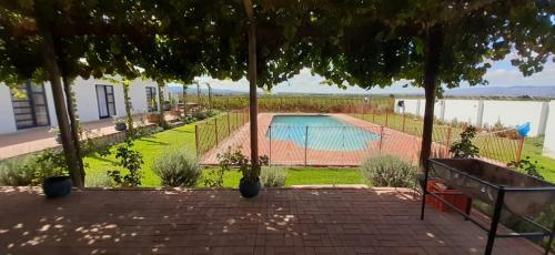 a view of a yard with a swimming pool at Farmhouse Guestrooms in Calitzdorp