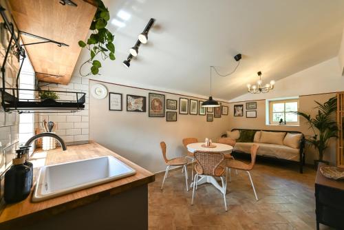 Ruang duduk di Medanni - Boutique house in nature with pool