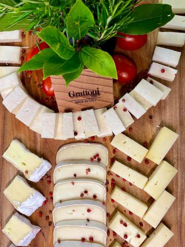 a bunch of cheese and tomatoes on a cutting board at Hotel Alfieri in Sirmione