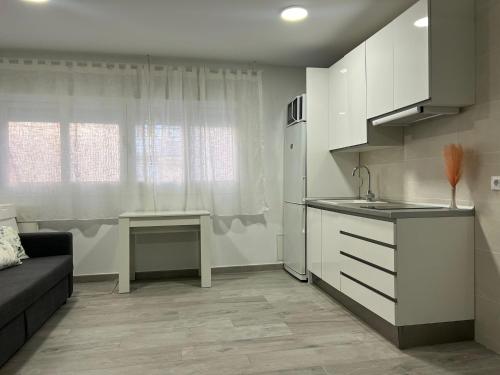 Cozy Apartment up to 6 persons 3 min to Metro