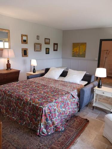 Ένα ή περισσότερα κρεβάτια σε δωμάτιο στο Gite at La Maison Forte