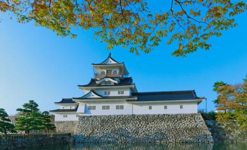 a large building with a tower on top of a wall at ホテルウォーターゲート富山 レジャーホテル 大人用ホテル in Toyama