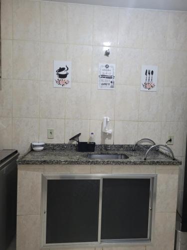 a kitchen with a sink and a counter top at Casa aconchegante no Centro da Cidade - Cantinho da Bia MP in Miguel Pereira