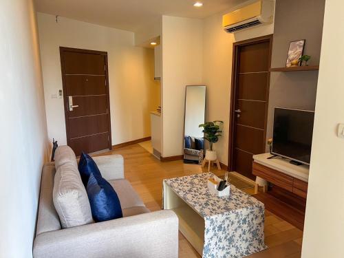 TV o dispositivi per l'intrattenimento presso The Astra Luxury Condo in Town