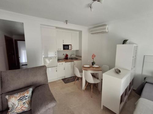 Room City Estepona Estudio Mar