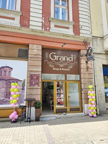 a store front of a store with pink and yellow balloons at Prenociste Nikolas Grand in Smederevo