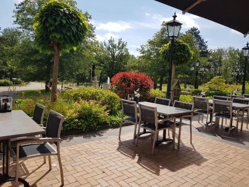 a group of tables and chairs in a park at MemHill in Exloo