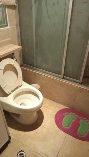 Ένα μπάνιο στο Amplia casa urbanización privada