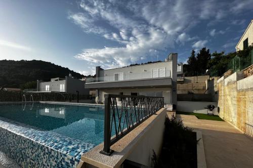 Gallery image of Luxury Blue Villas Vis in Vis