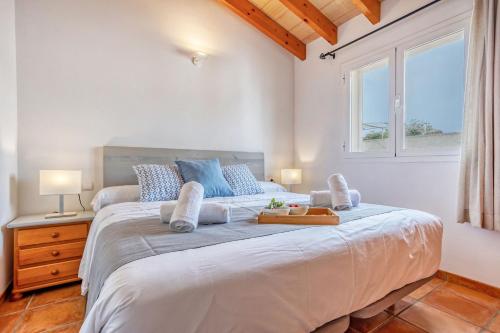 Ένα ή περισσότερα κρεβάτια σε δωμάτιο στο Casa Tulipa by dracmallorca