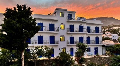 Nespecifikovaný výhled na hory nebo výhled na hory při pohledu z hotelu