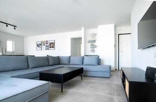 Mairyloy city luxury apartment