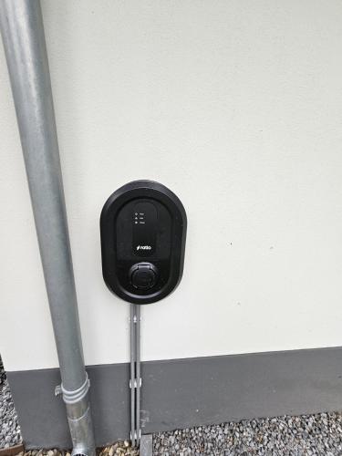 a soap dispenser on the side of a wall at Casa do Cervo, Boshof 6 Luxe met overdekt terras in Ermelo