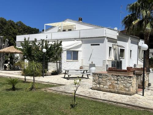 a white house with a picnic table in front of it at Villa Soleanna Residence in Vieste