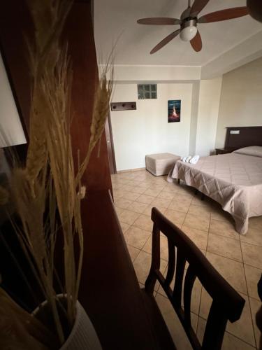 Postel nebo postele na pokoji v ubytování Freya Rooms