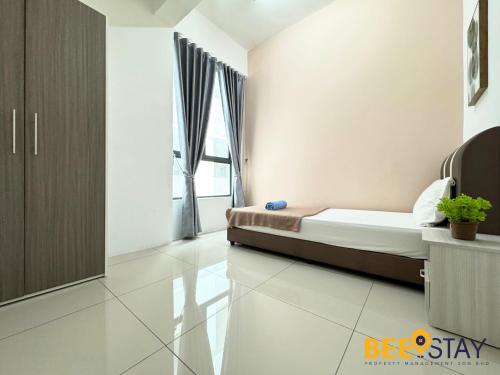 a bedroom with a bed and a window at Ipoh Meru Casa Kayangan by BeeStay in Ipoh