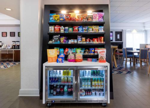 a drink cooler in a store with food and drinks at Hampton Inn Buffalo-South/I-90 in West Seneca