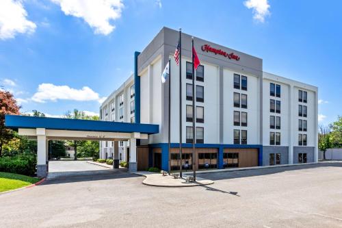 an image of the front of the cranberry hotel at Hampton Inn Knoxville-Airport in Alcoa
