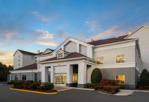 a large white house with a driveway at Homewood Suites by Hilton Richmond - Airport in Sandston