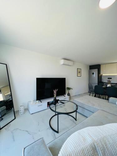Η κουζίνα ή μικρή κουζίνα στο Filimena Villa