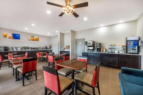 Ресторан / где поесть в Comfort Suites Omaha East-Council Bluffs